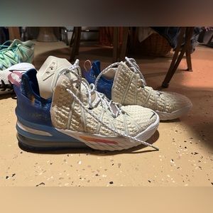 2020
LeBron 18 'Los Angeles By Day